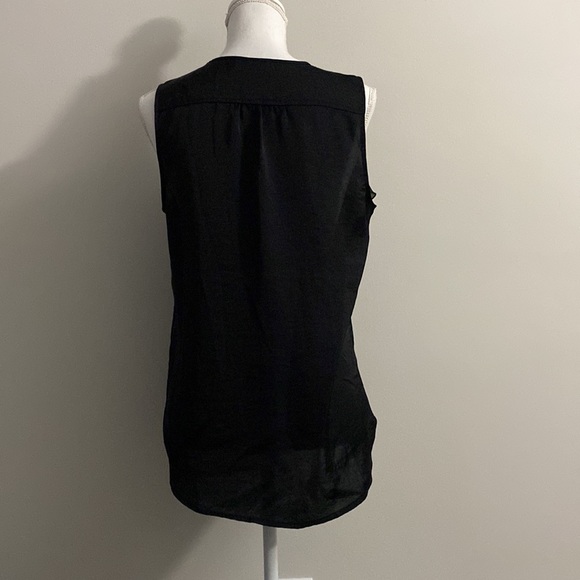 🥭 (4 for $15) GAP black lightweight blouse - Picture 3 of 7